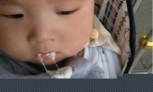 新生儿吃奶后呕吐是怎么回事？