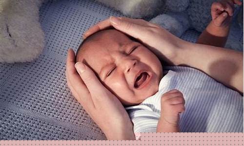 婴儿夜间哭闹是否与生理不适有关？